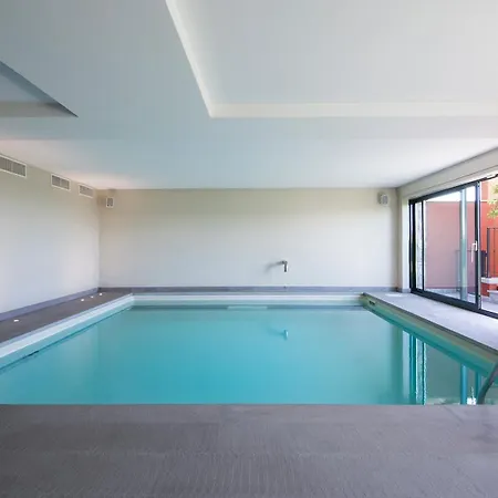 Lägenhet & Pool-como House-160 Mt-private Indoor Swimming Pool, Heated Year-private Covered Parking-private Garden And Terrace-fully Equipped Kitchen *