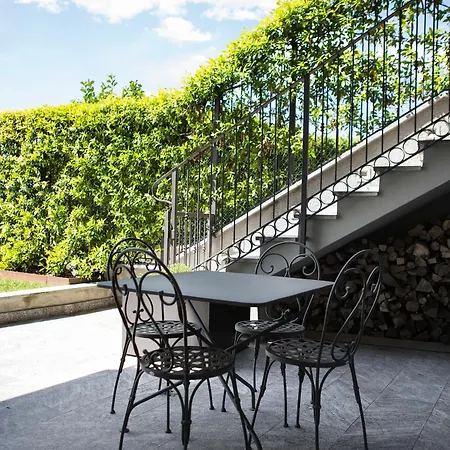 & Pool-como House-160 Mt-private Indoor Swimming Pool, Heated Year-private Covered Parking-private Garden And Terrace-fully Equipped Kitchen Lägenhet *