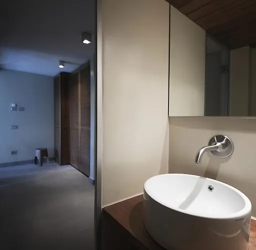 House: Luxury With Private Pool And Garden