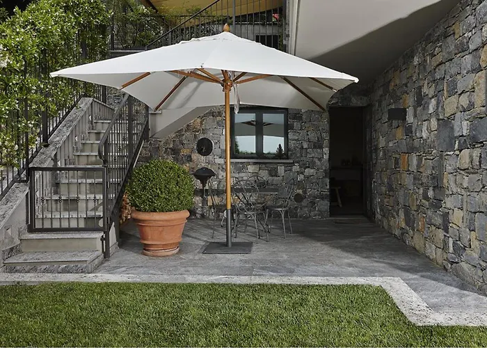 Apartment House: Luxury With Private Pool And Garden Como